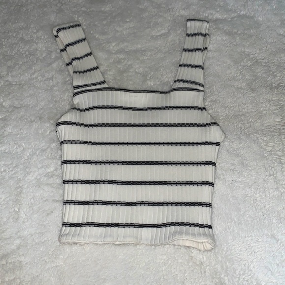 RARELY WORN american eagle cropped tank top!! size:xs - Picture 1 of 3
